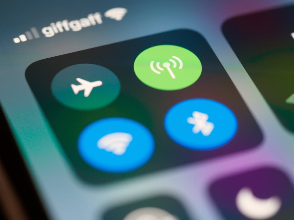 Best cell phone network comparison shown through mobile signal, Wi-Fi, and connectivity controls.